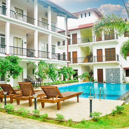 Hotel Summer Haven Полоннарува Екстер'єр фото