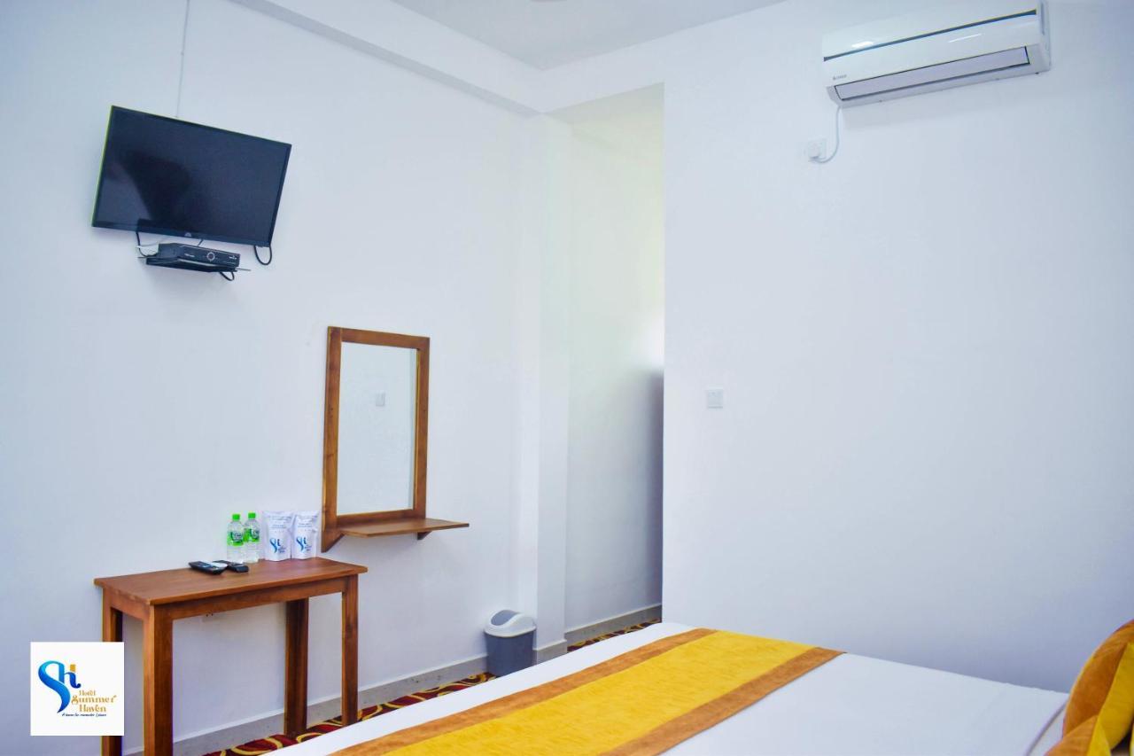 Hotel Summer Haven Полоннарува Екстер'єр фото