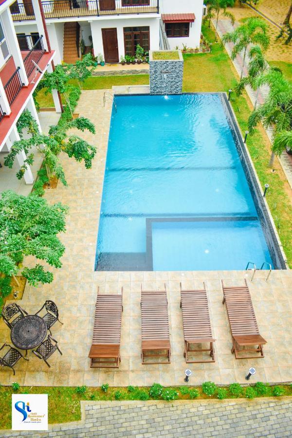 Hotel Summer Haven Полоннарува Екстер'єр фото