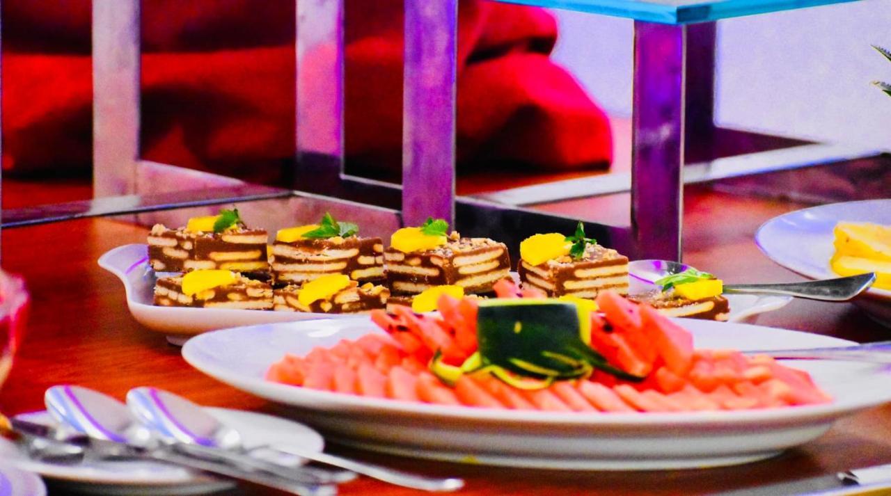 Hotel Summer Haven Полоннарува Екстер'єр фото