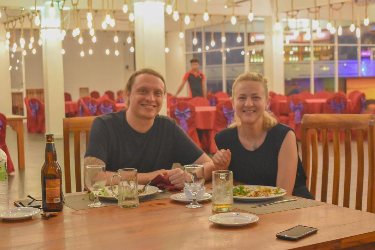 Hotel Summer Haven Полоннарува Екстер'єр фото